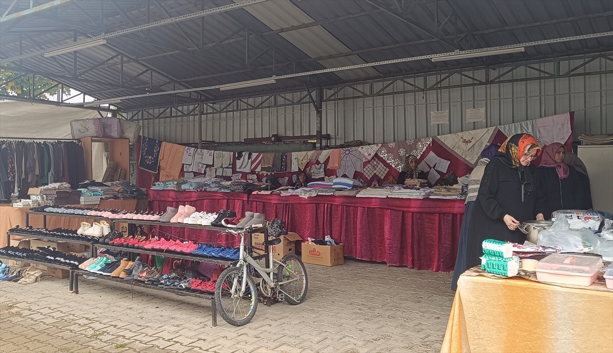 Bilecik Pazaryeri'nde kermes açıldı, geliri öğrenciler yararına kullanılacak
