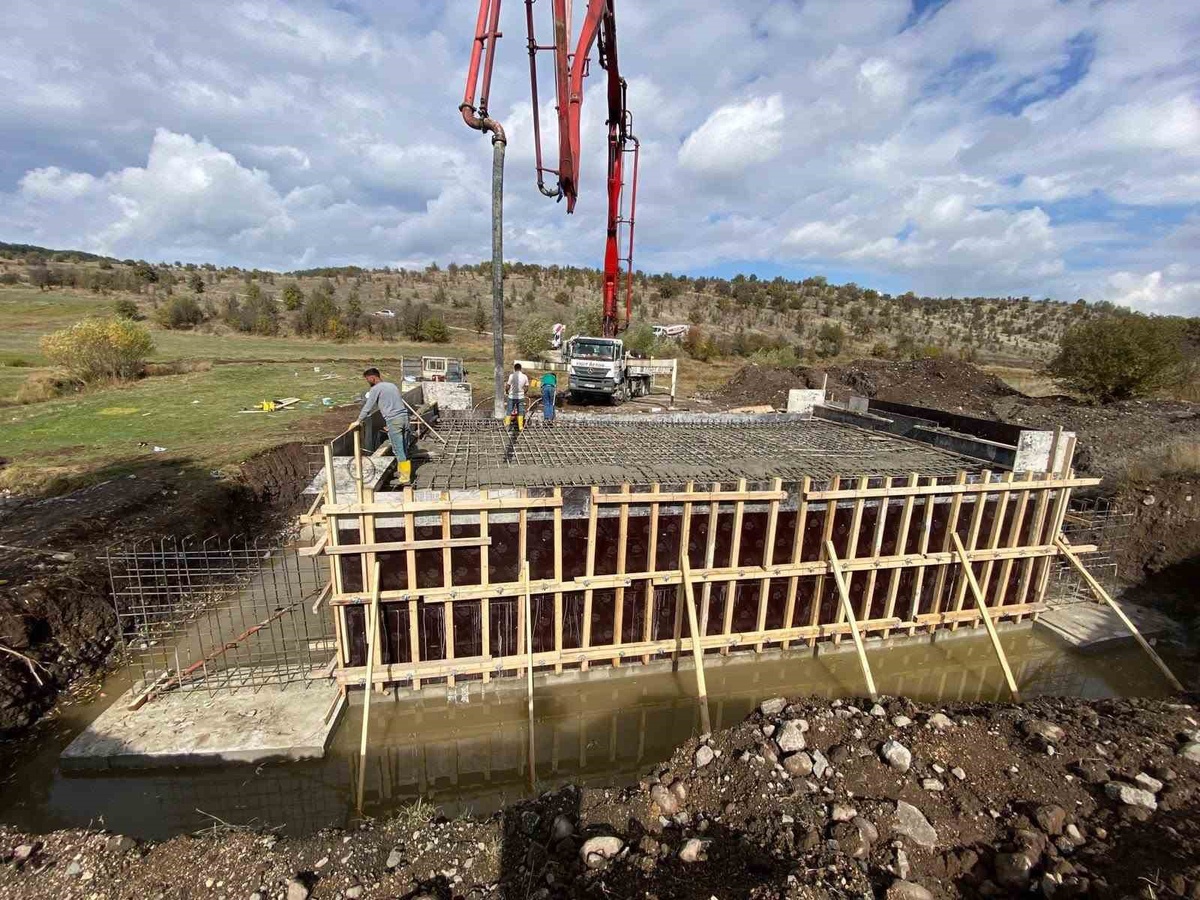 Bolu İl Özel İdaresi 6 noktada sel riski taşıyan menfez köprülerini yeniliyor