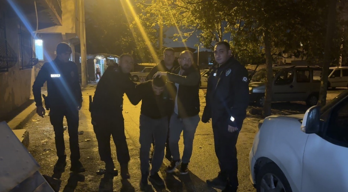 Bursa'da 15 yıl hapis cezası bulunan zanlı, arkadaşının ateş açtığı olayda yakalandı