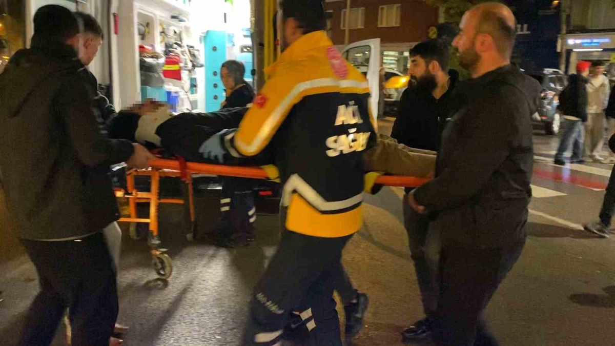 Bursa İnegöl'de motosiklet yayaya çarptı, 17 yaşındaki sürücü ve yaya yaralandı
