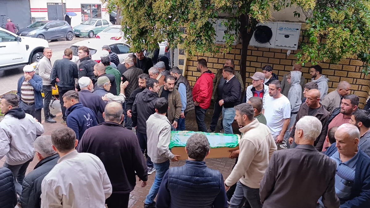Bursa İnegöl'de otomobilin çarptığı 2 yaşındaki çocuk toprağa verildi