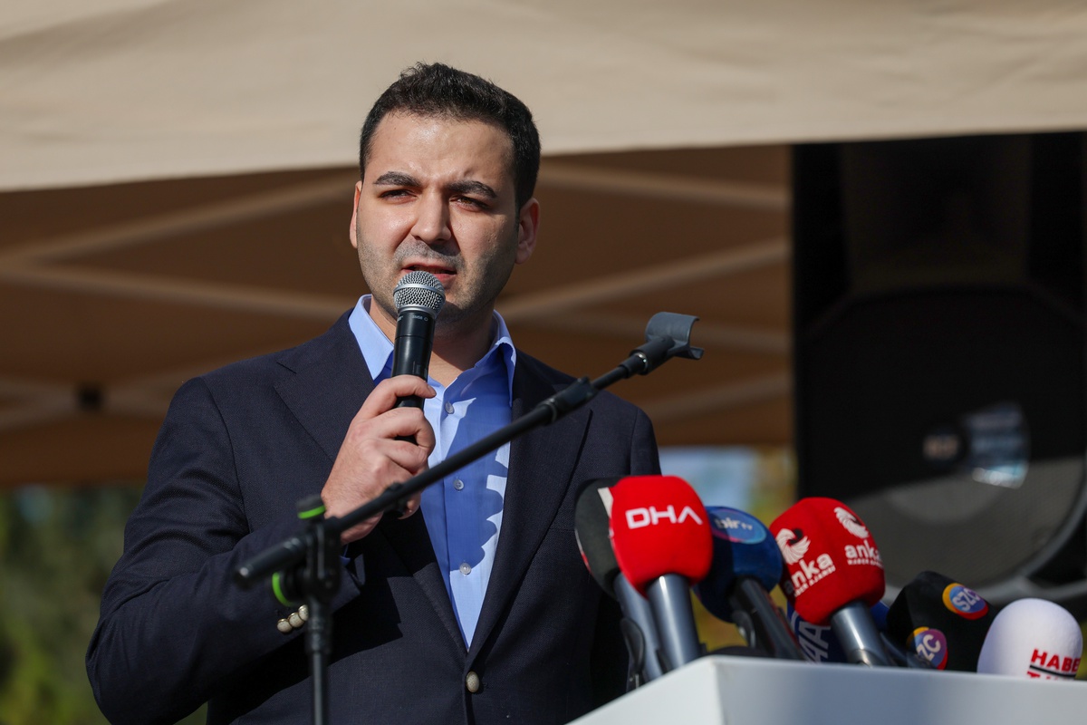 Cem Aydın Halk TV'ye atanan kayyımı korkunun tezahürü olarak nitelendirdi