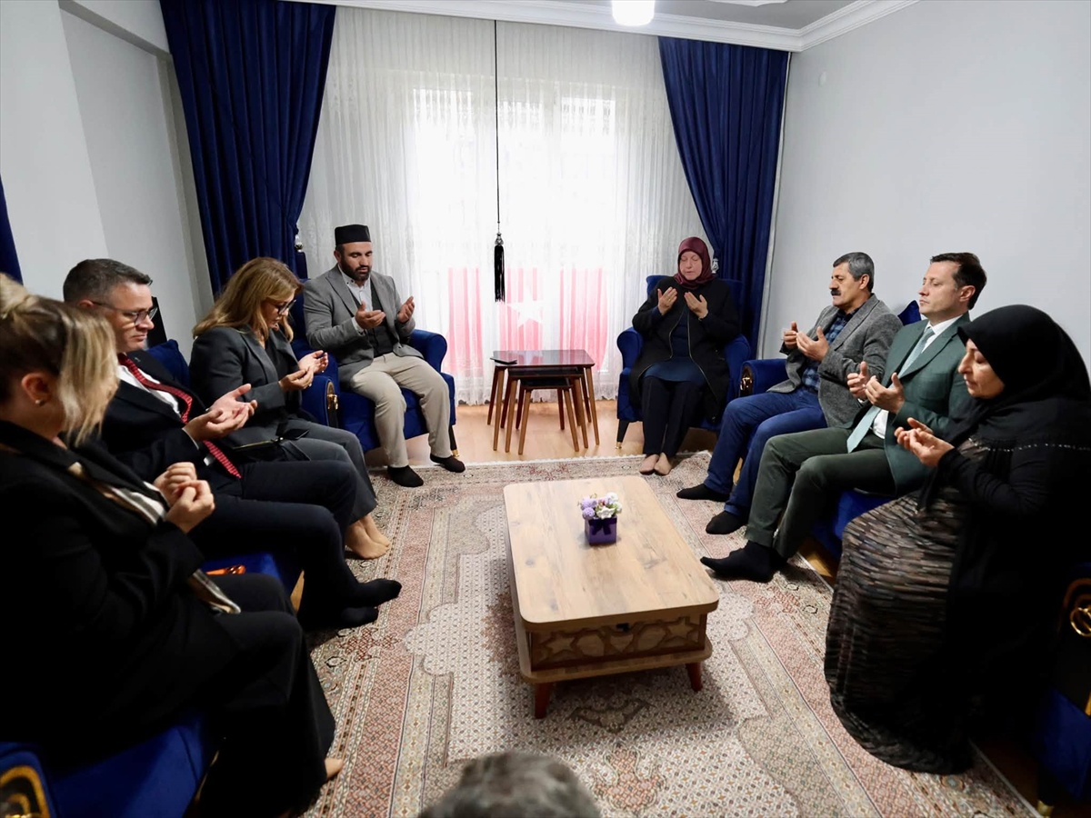 Çerkezköy Belediye Başkanı Akay'dan şehit ailesine taziye ziyareti