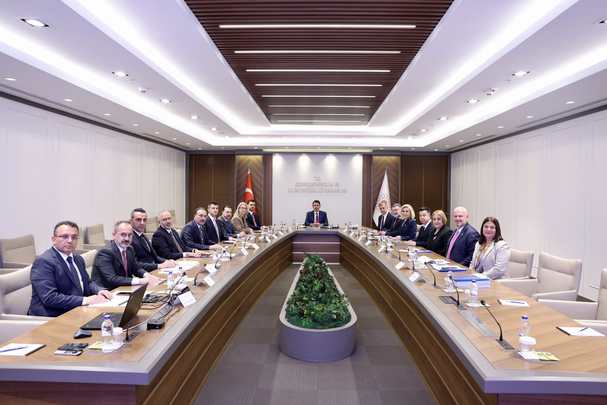 Çevre Bakanı Kurum, İzmir için kentsel dönüşüm ve Körfez Eylem Planı'nı görüştü