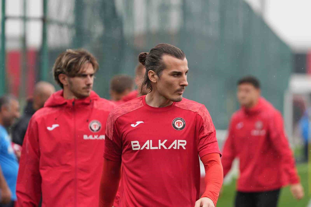 Çorum FK, Çaykur Rizespor maç hazırlıklarını Burak Yılmaz yönetiminde sürdürdü
