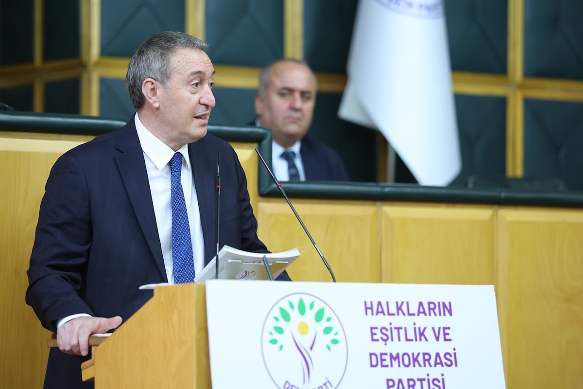 DEM Parti Eş Genel Başkanı Tuncer Bakırhan, Halk TV'ye kayyım atanmasını kınadı