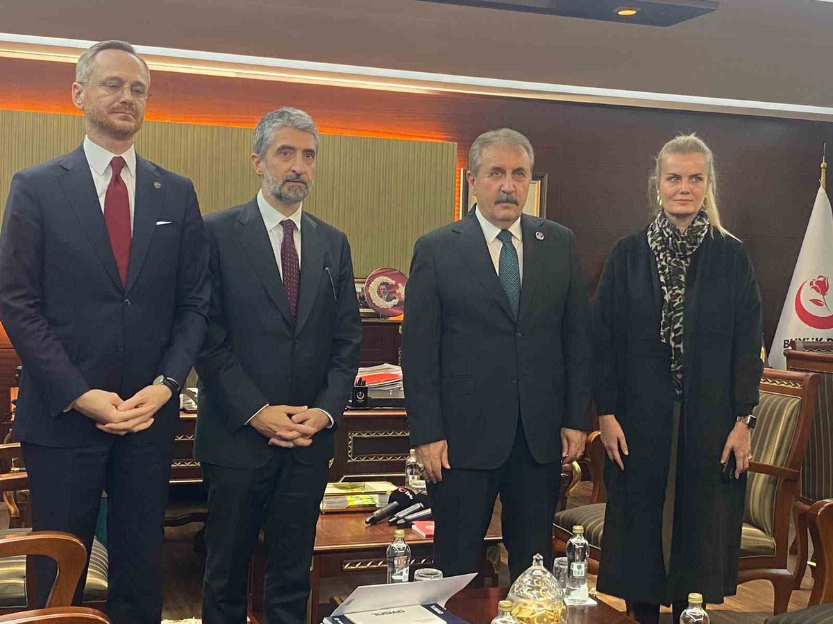 Destici, TÜSİAD'ı kabul etti, Türkiye'nin pandemiyi ve savaşı iyi yönettiğini söyledi