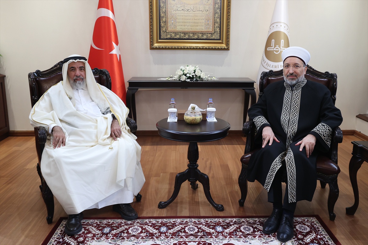 Diyanet Başkanı, Katar Bakanı'ndan İslam Ansiklopedisi'nin Arapça çeviri teklifi aldı