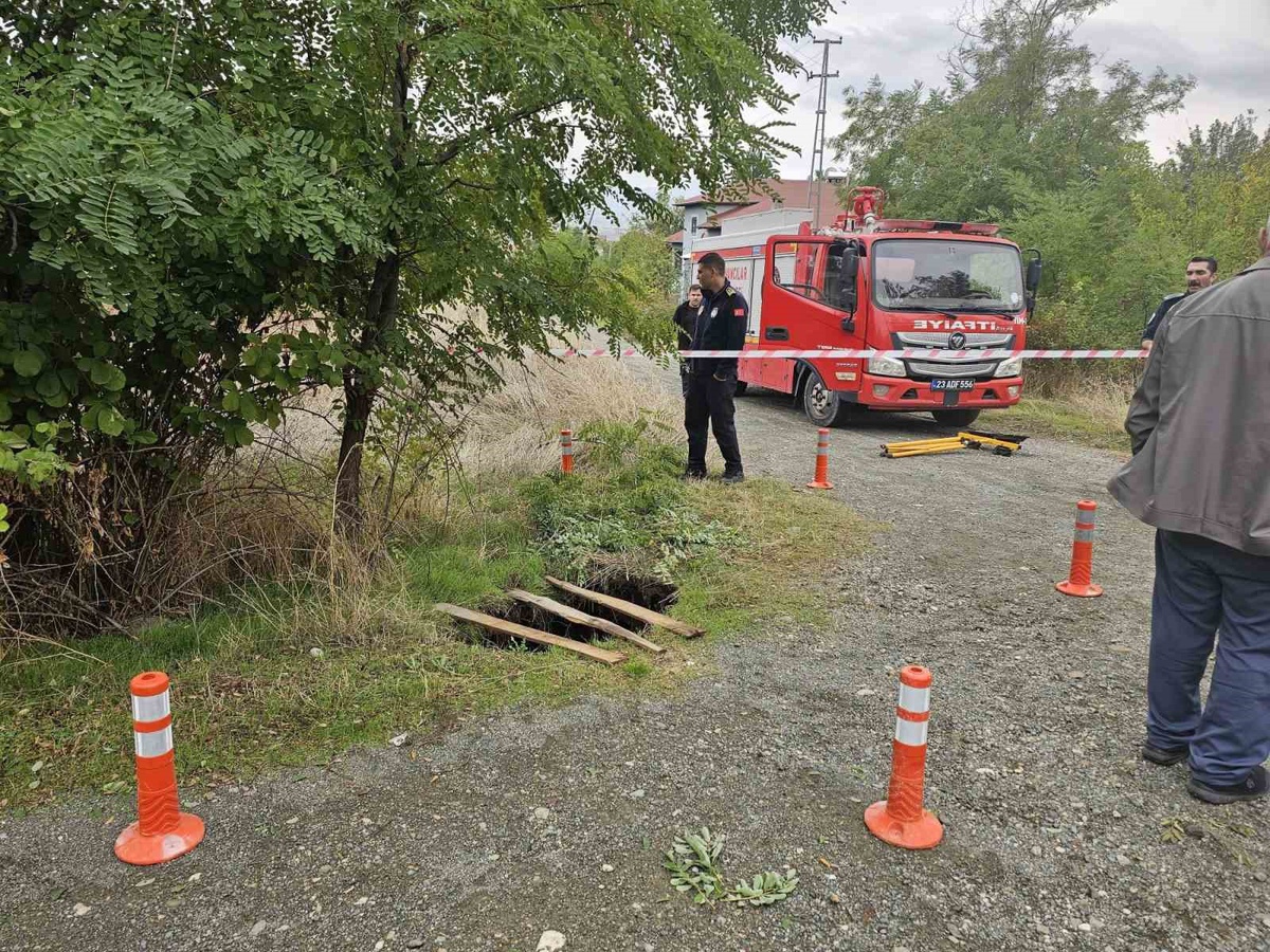 Elazığ'ın Kovancılar ilçesinde yağış sonrası 15 metrelik çukur oluştu