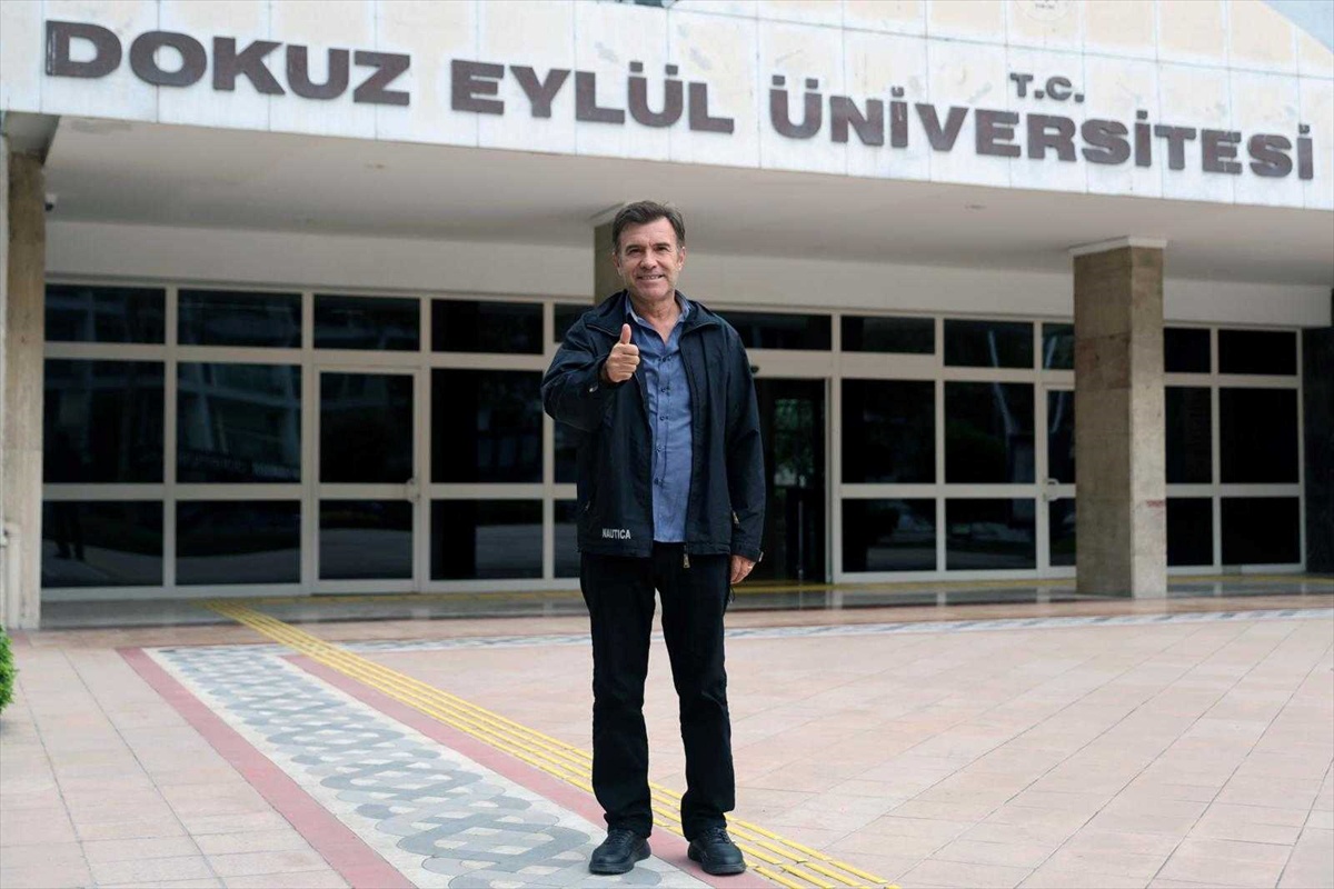Eski milli futbolcu Feyyaz Uçar 62 yaşında yeniden üniversiteli oldu! 'Öğrenmenin yaşı yok'