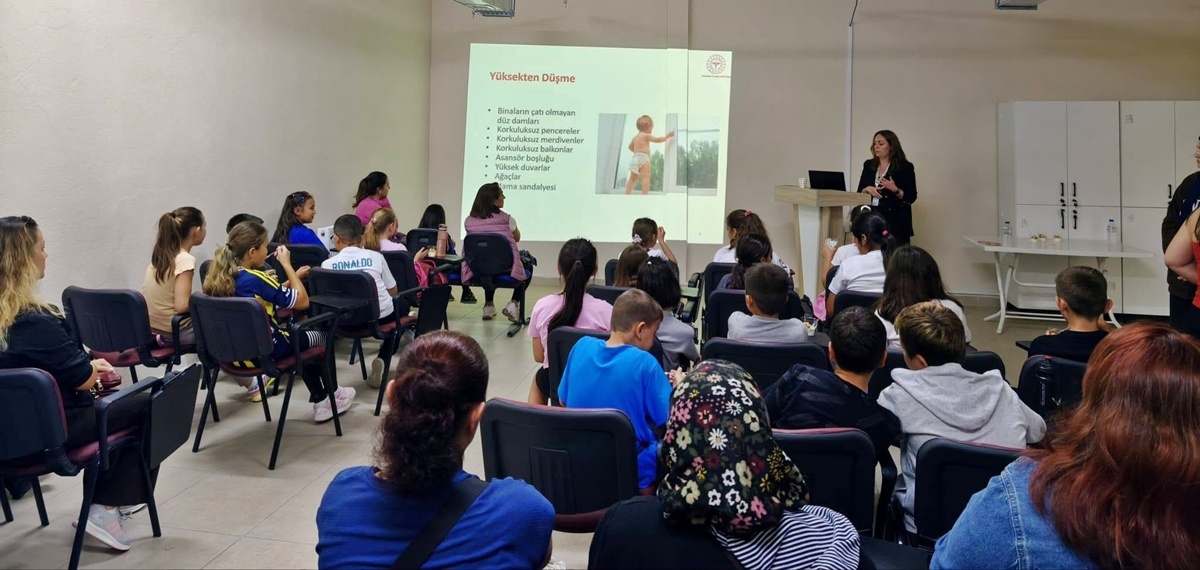 Gelibolu İlçe Sağlık Müdürlüğü, spor kulübü öğrenci ve velilere sağlık eğitimi verdi