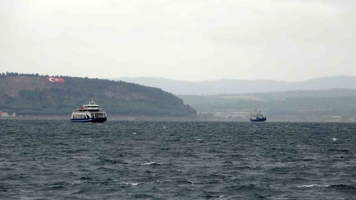 Gestaş, olumsuz hava nedeniyle Geyikli-Bozcaada hattında bazı seferleri iptal etti