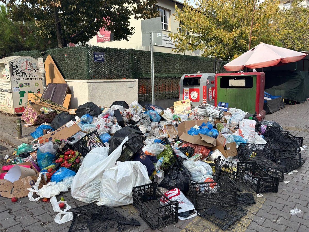 Hasan Ünal, Karşıyaka'daki çöp yığınlarını yönetimsel beceriksizlik olarak niteledi