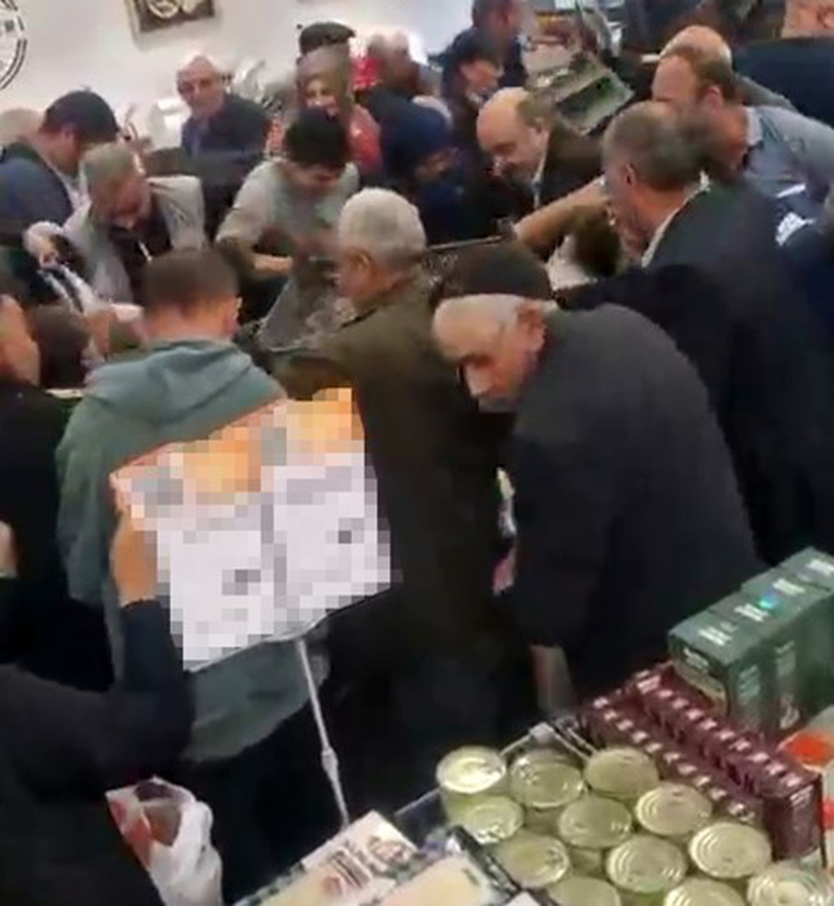 Iğdır'da 100 TL'lik palamut markette 40 TL'ye satılınca izdiham yaşandı