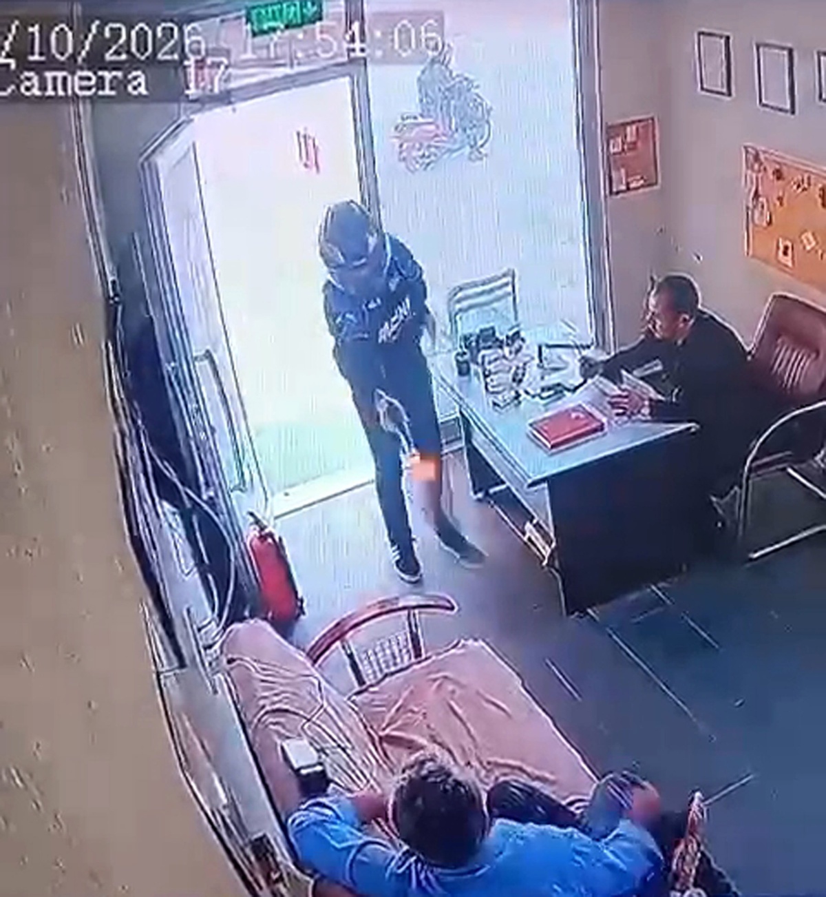 Isparta Eğirdir'de akaryakıt istasyonuna silahlı saldırı görüntülendi, L.K. yaralandı