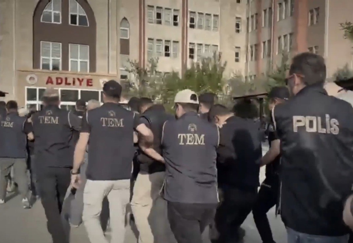 Kahramanmaraş Cumhuriyet Başsavcılığı ters kelepçeli görüntülere soruşturma başlattı