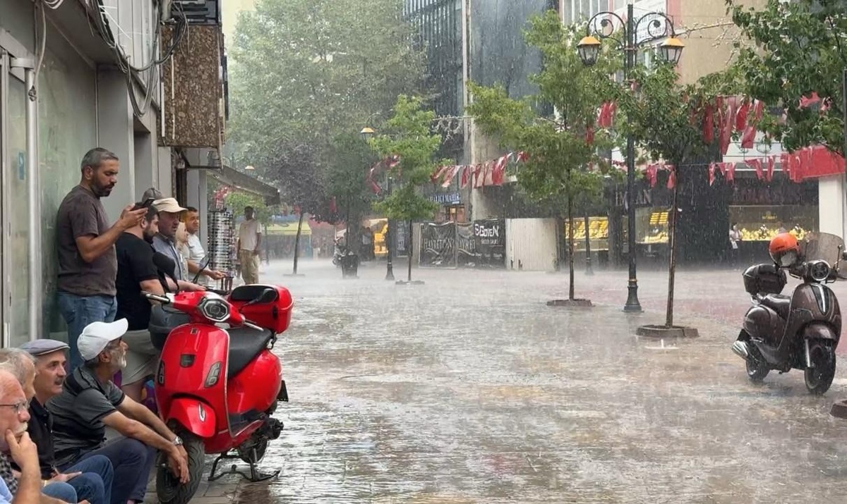 Karabük Valiliği, 15 Ekim Perşembe günü kuvvetli sağanak ve su baskınına karşı uyardı