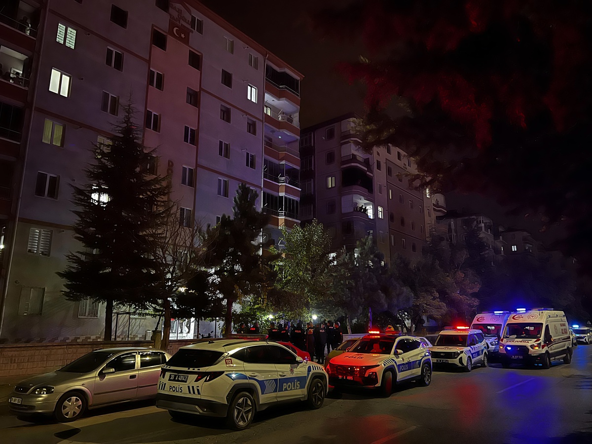 Kayseri'de babasını bıçaklayarak öldüren A.D., ilaç içip intihara teşebbüs etti