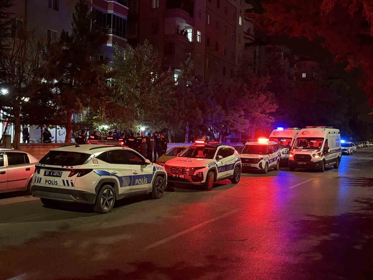 Kayseri'de babasını öldürüp intihara kalkışan şahıs cesediyle 1 gün aynı evde kaldı
