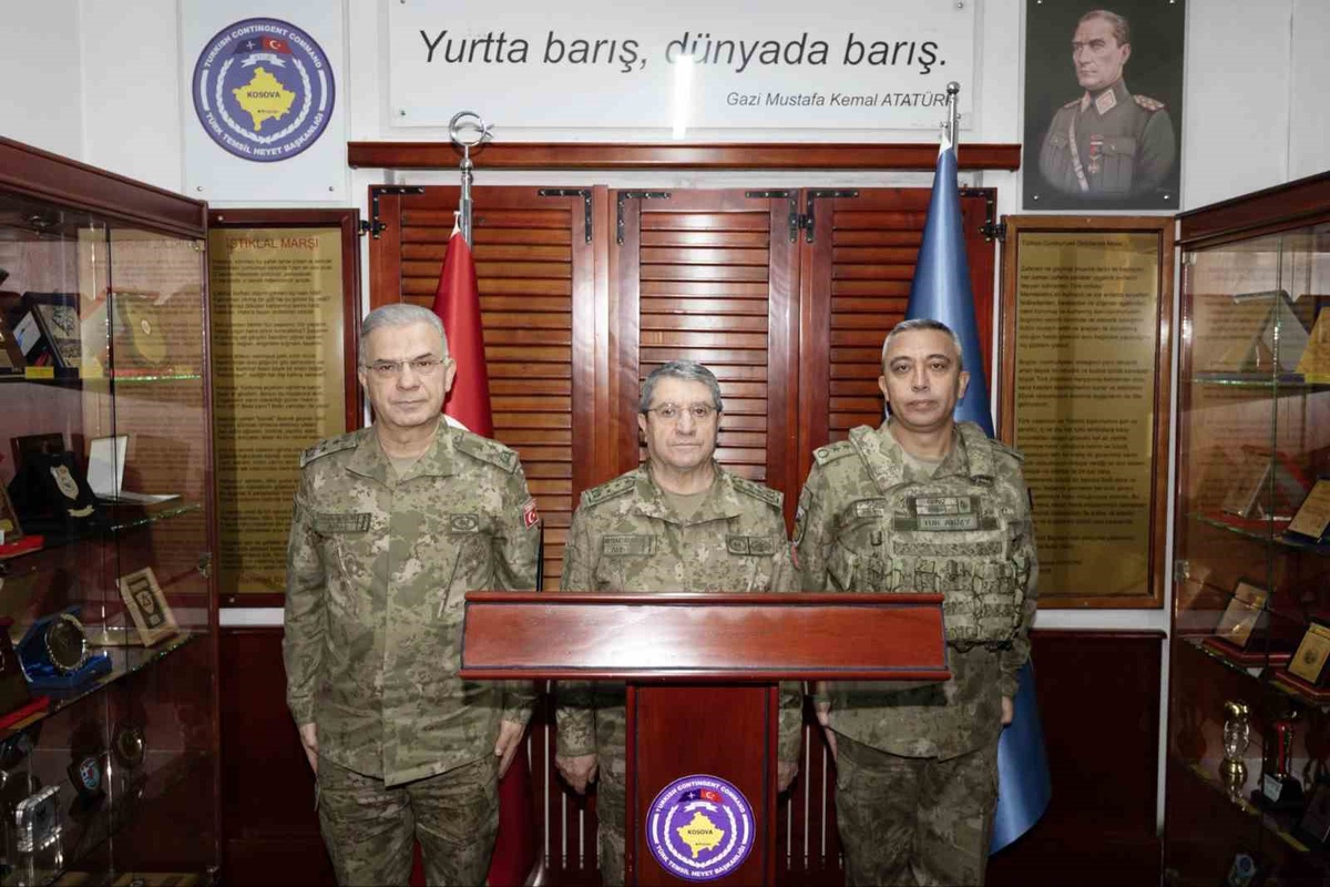 Kosova'daki törenle KFOR komutası Tümgeneral Ulutaş'tan Vergori'ye devredildi