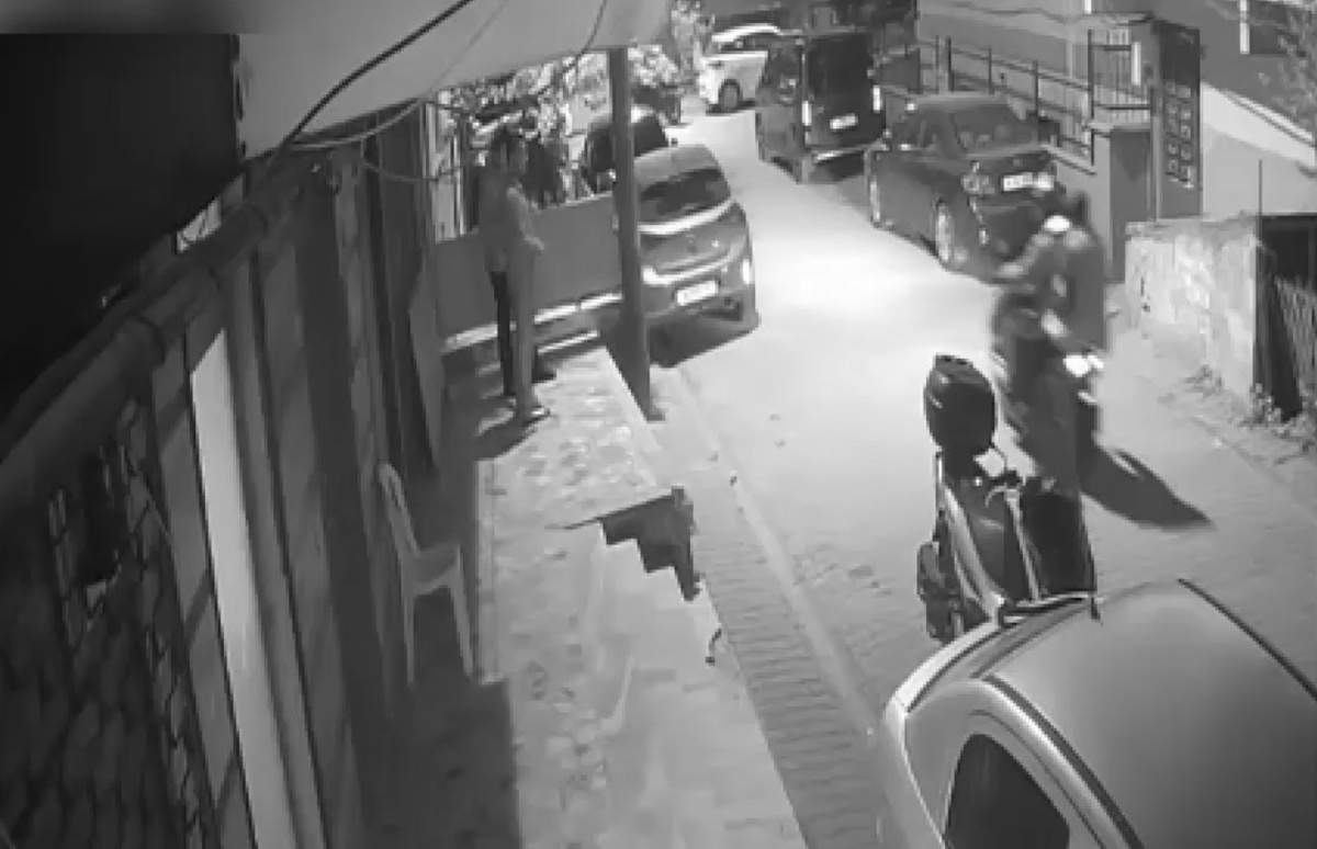 Küçükçekmece'de iş yeri önünde vurularak öldürülen Hakan Uğur cinayetinde 2 gözaltı! Saldırı anı kamerada
