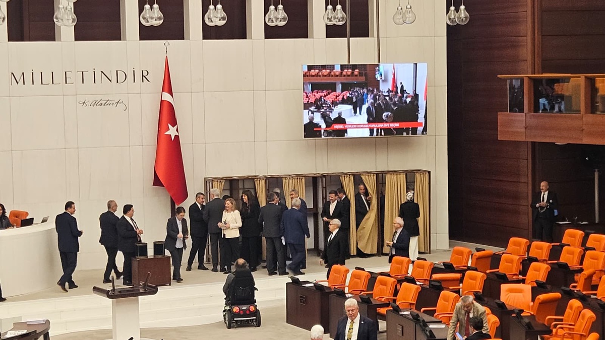 KVKK üyeliklerine TBMM'de yapılan seçimde Keskin 200, Şekerbay 199 oyla seçildi