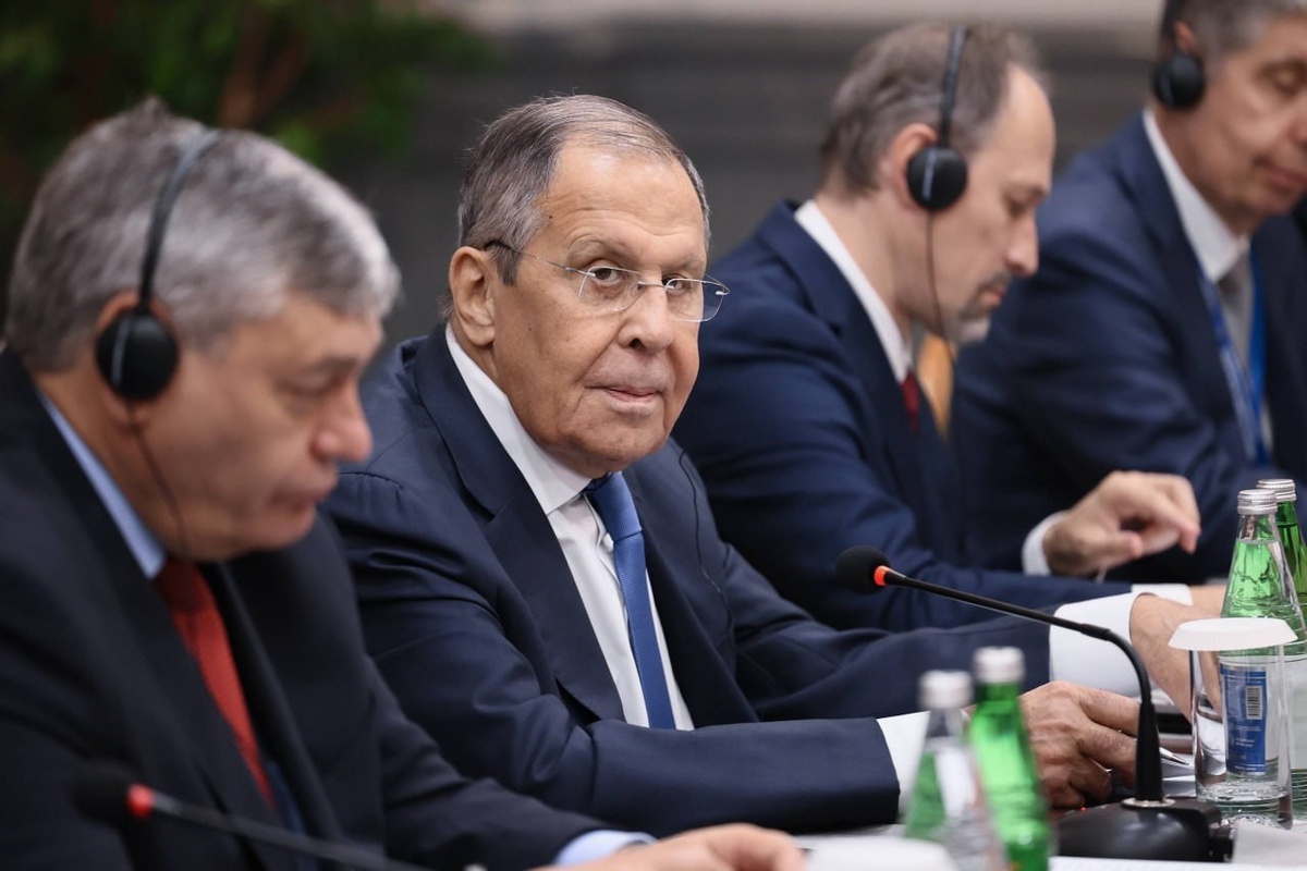 Lavrov, Bakü'de Wang ile ABD ilişkileri, Ukrayna ve İran'ı ele aldı