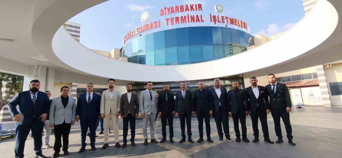 MHP Diyarbakır İl Başkanı Özcoşkun, otobüs terminalinde seyahat firmalarıyla görüştü