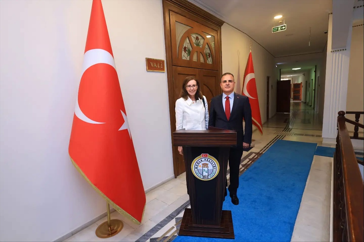 Muğla Valisi Akbıyık, İngiliz Büyükelçi Anderson'a turizm potansiyelini anlattı