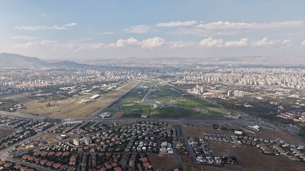 Recep Tayyip Erdoğan Millet Bahçesi'nin çevresine 900 araç kapasiteli yeni otopark açıldı