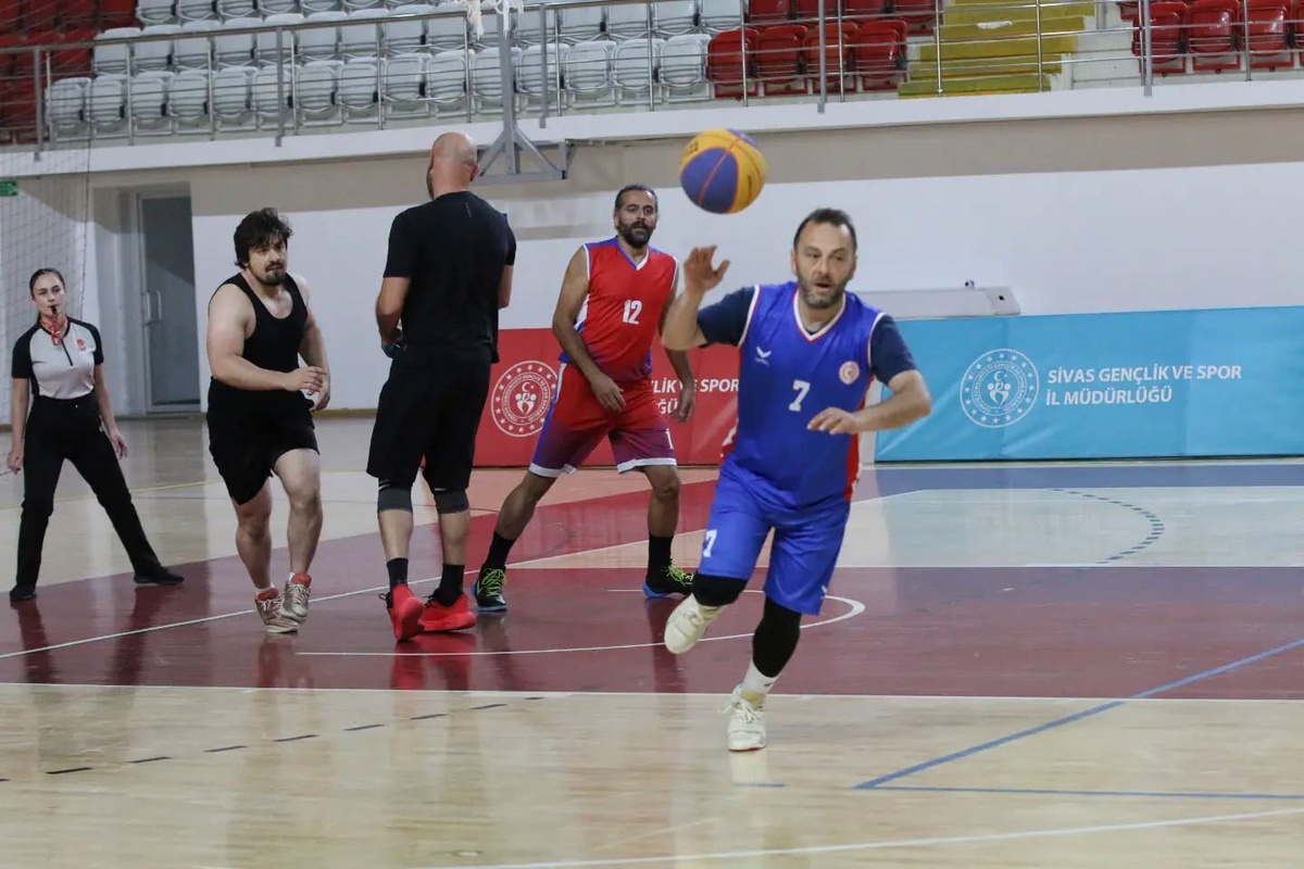 Sivas'ta 3x3 basketbol müsabakaları Taha Akgül Spor Salonu'nda sona erdi
