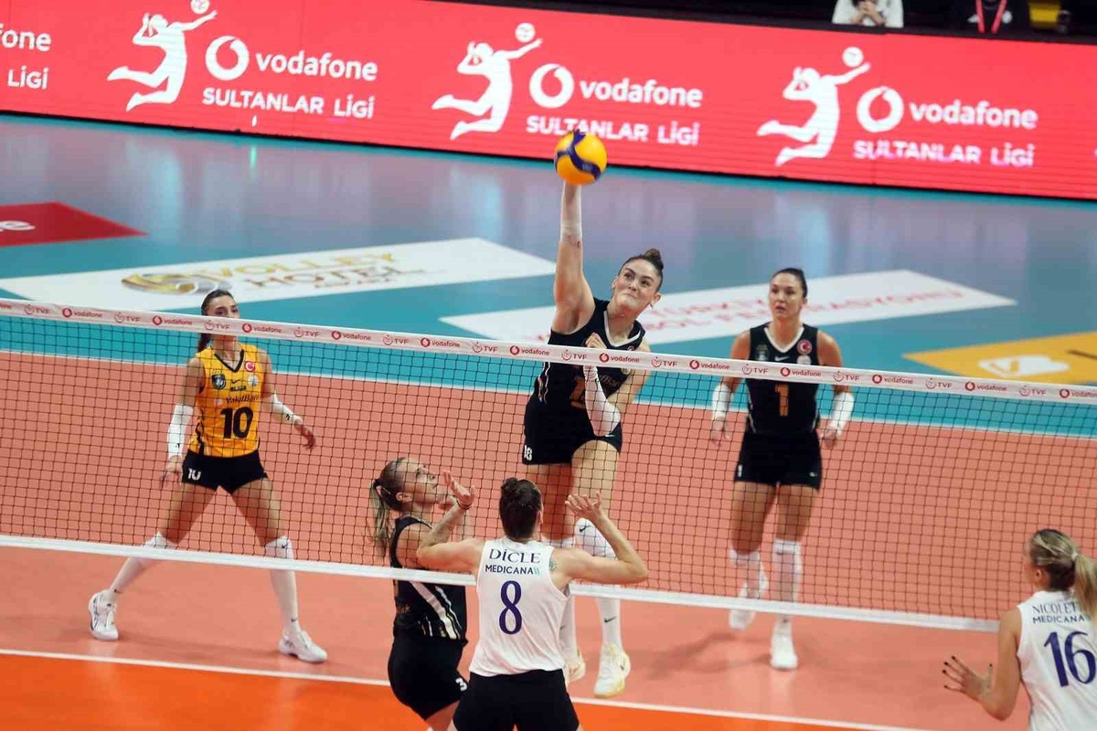 Sultanlar Ligi 3. haftada Aras Kargo, 2-0 geriden gelip Galatasaray Daikin'i 3-2 yendi