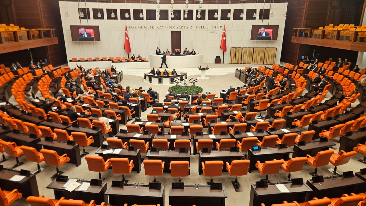TBMM Genel Kurulu... Muhalefetten Halk TV'ye kayyum tepkisi, AK Parti'den "hesap sorulacak" mesajı