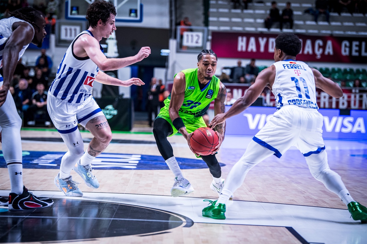 TOFAŞ, Buducnost Voli'yi 90-85 yendi; Nutall 20 sayıyla en skorer oldu