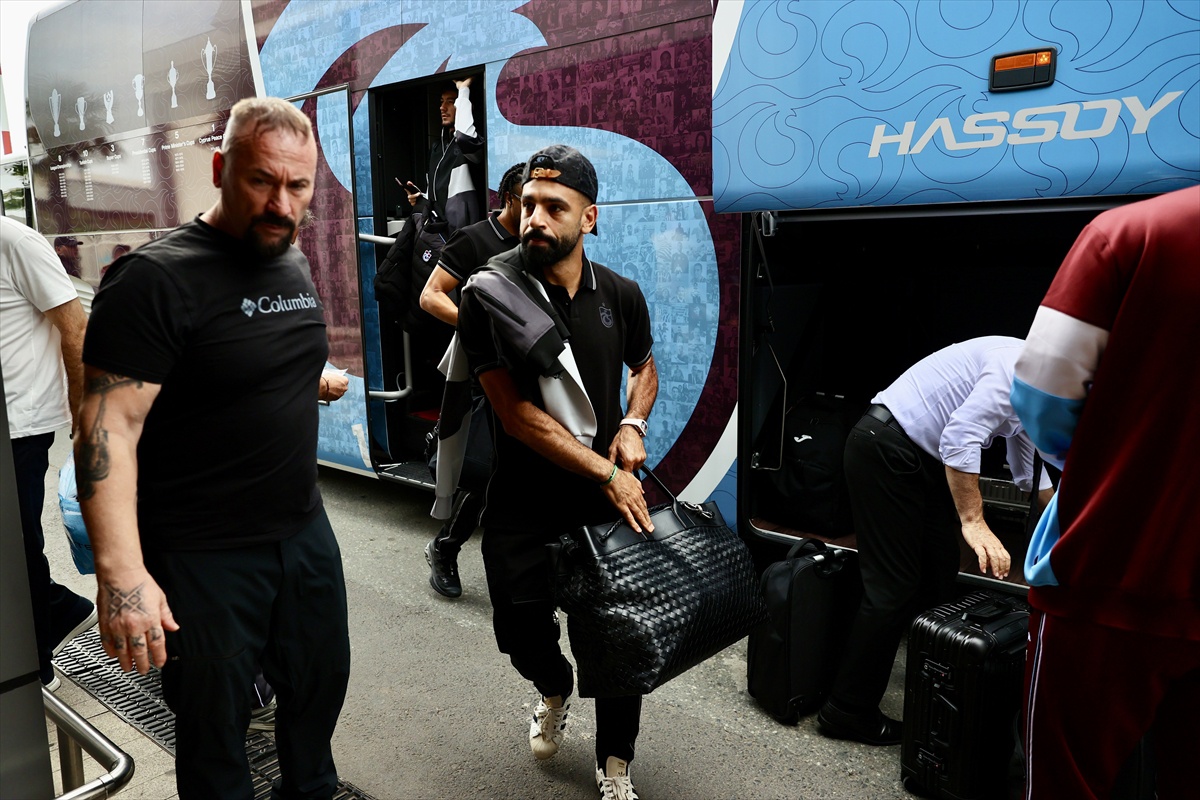Trabzonspor, KuPS Kuopio deplasman maçı için 5 futbolcudan yoksun Finlandiya'ya gitti