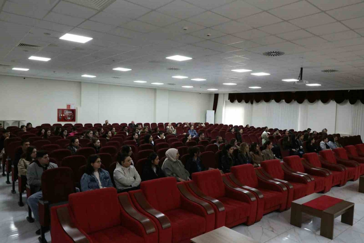 Tunceli'de okul ve kurum bahçe görevlilerine iş sağlığı ve güvenliği eğitimi verildi