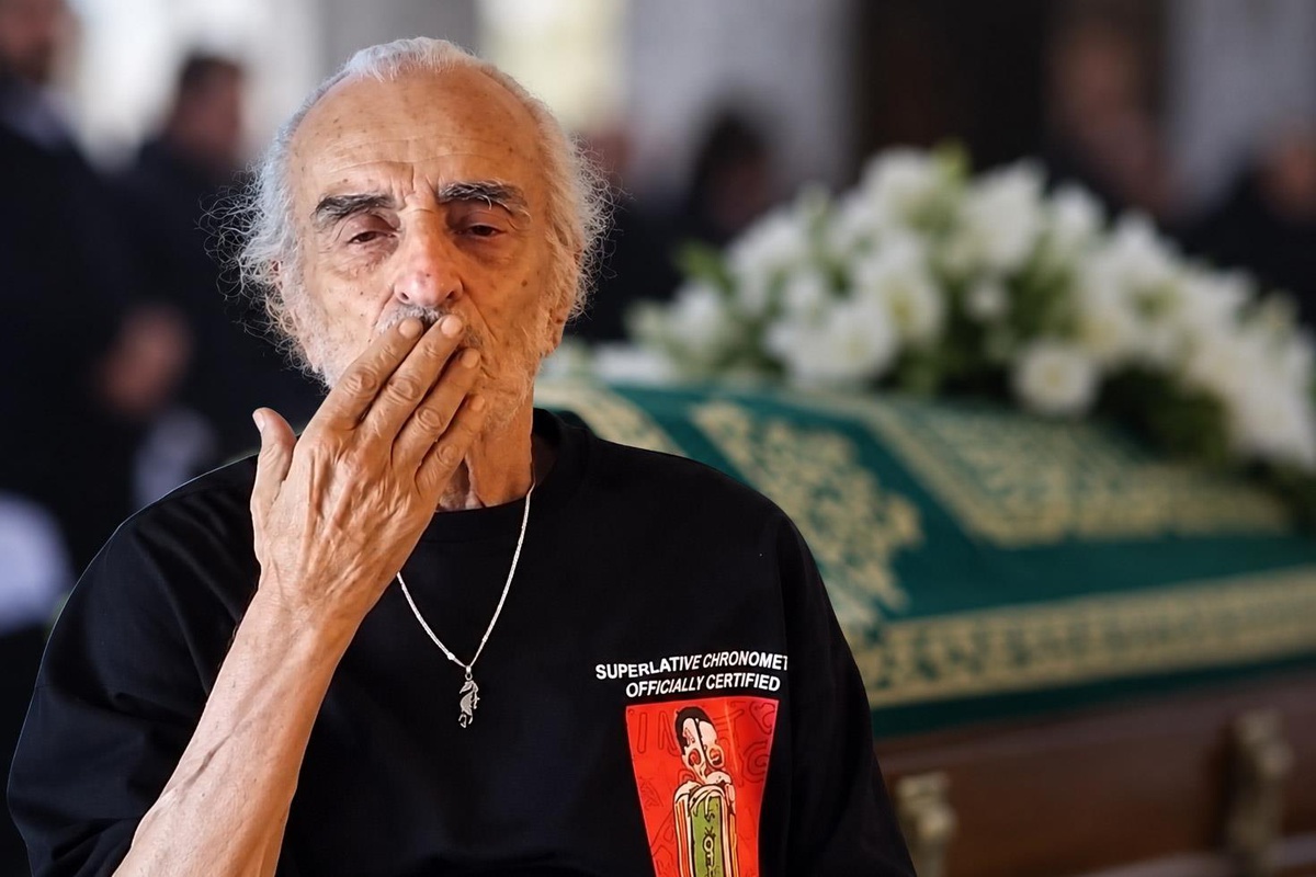 Türk pop müziğinin usta ismi Alpay vefat etti