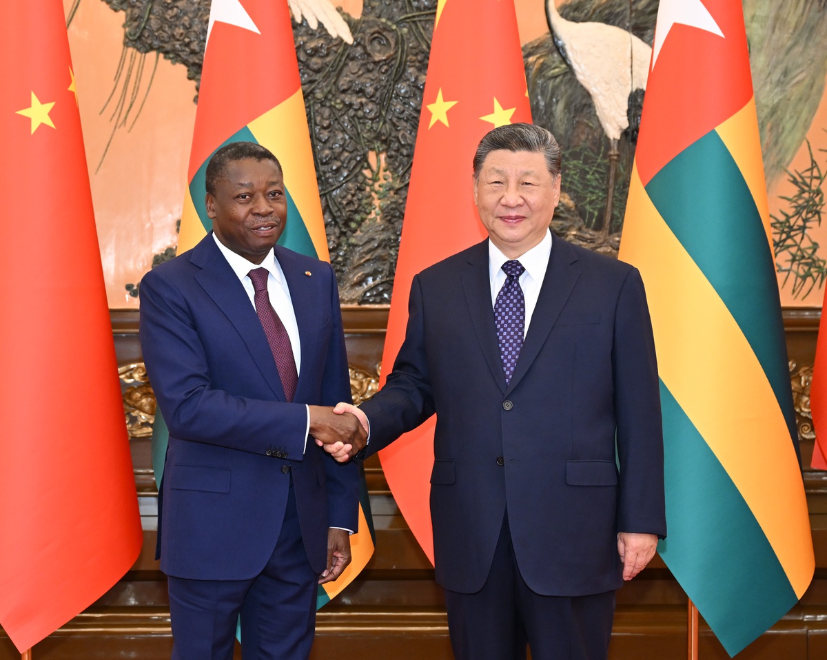 Xi Jinping, Togo Bakanlar Kurulu Başkanı ile görüşmesinde Afrika için dört ilke sundu