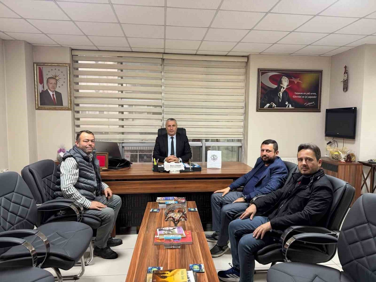 Yörük Türkmen Derneği, Burhaniye İlçe Milli Eğitim Müdürü Zihni’yi ziyaret etti