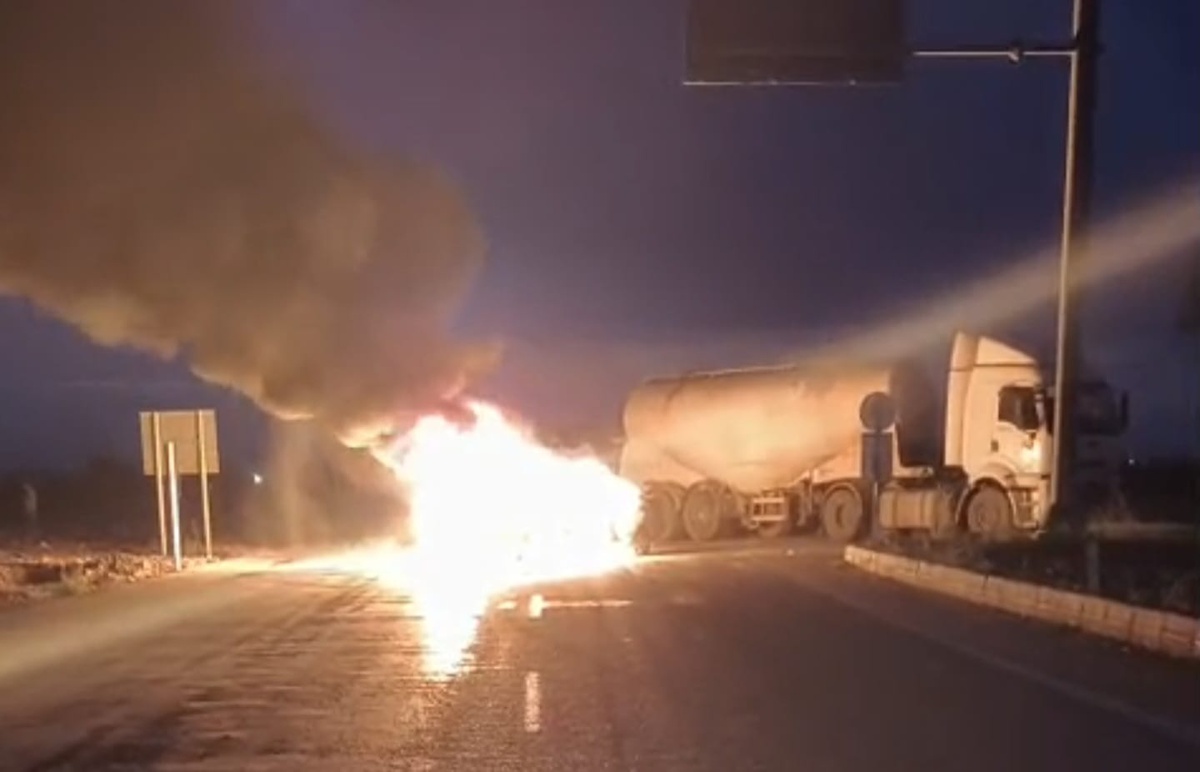 Adana'da TIR'a çarpıp alev alan otomobilin sürücüsü Necati Y. (34) yaralandı