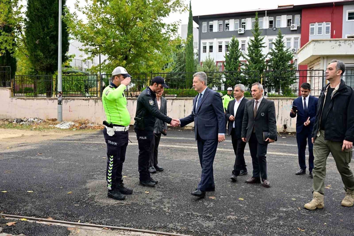 Adıyaman'da İl Emniyet Müdürü Nazman, okul güvenliği çalışmalarını yerinde inceledi