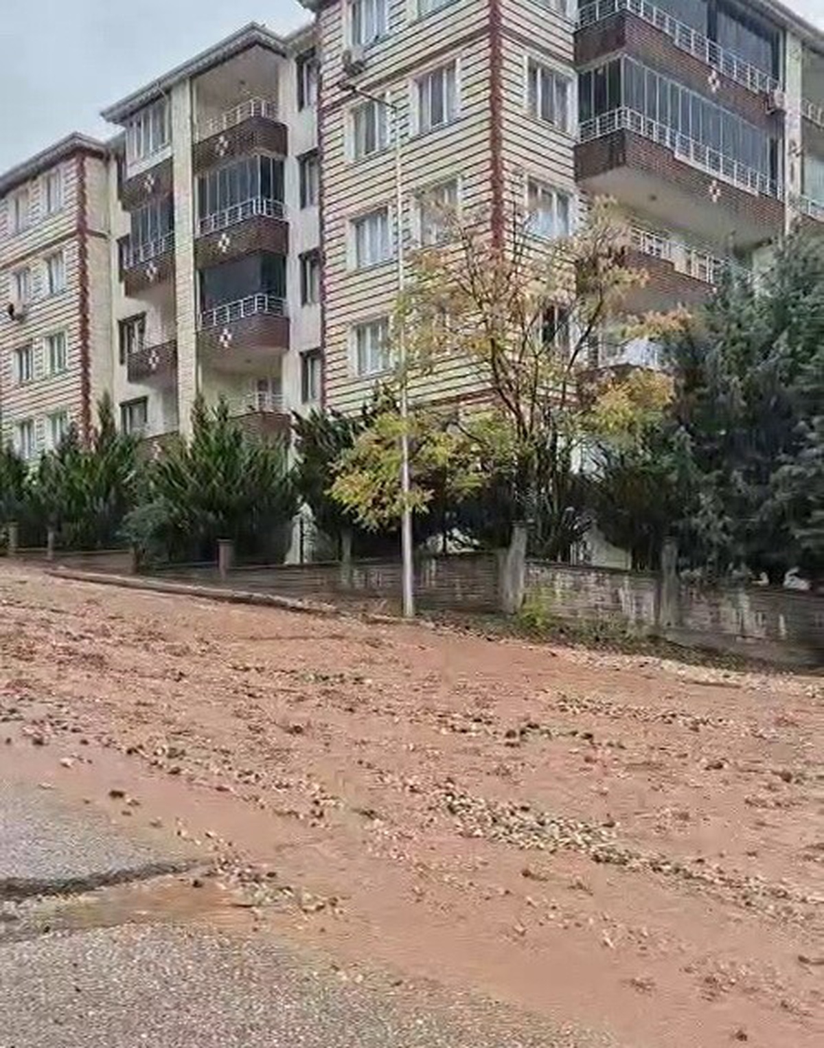 Adıyaman Gölbaşı'nda şiddetli yağış Mimar Sinan Mahallesi'nde taşkın oluşturdu