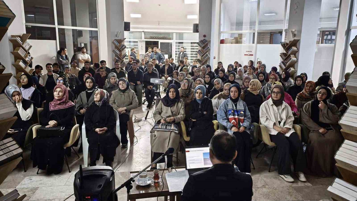 Afyonkarahisar'da gençlere kutsal mekânlar 'Dört Mabed Bir Ümmet' ile anlatıldı