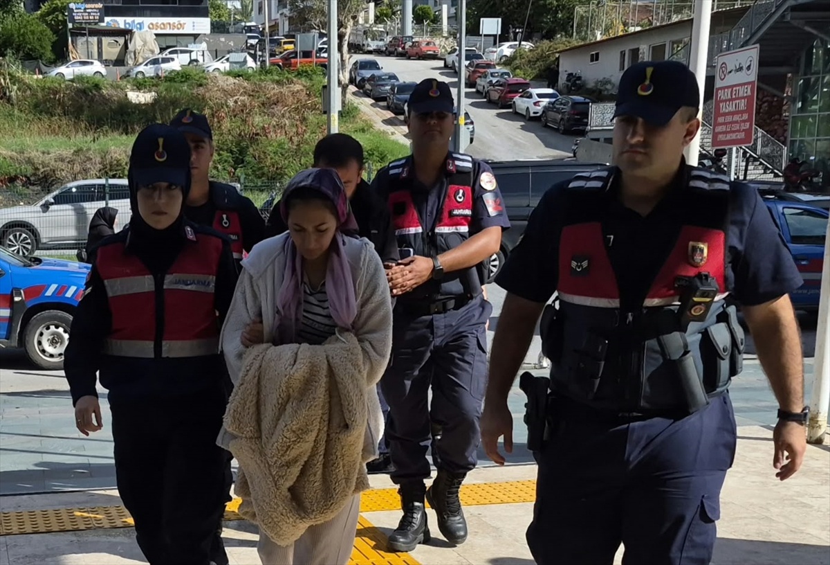 Alanya'da yüksek kazanç vaadiyle dolandırıcılık iddiasında 2 şüpheli tutuklandı
