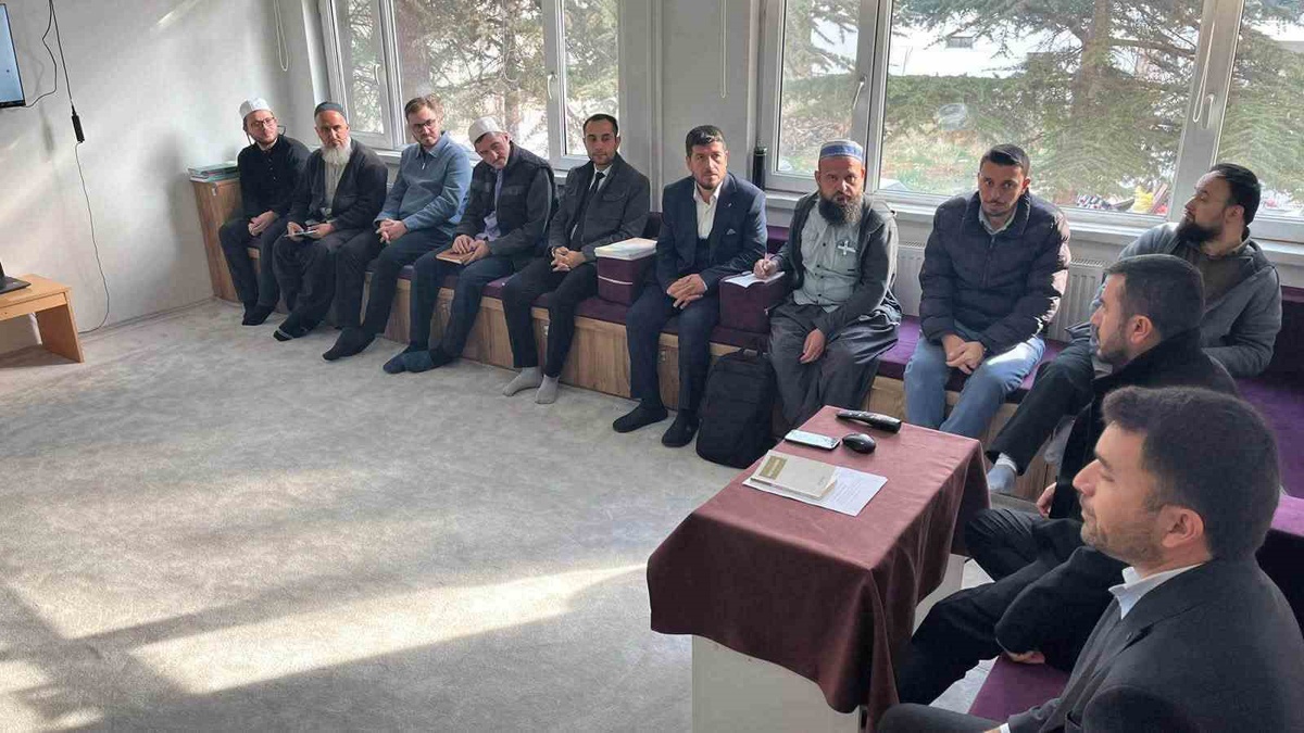 Altıntaş İlçe Müftülüğü, din görevlilerine vaaz becerileri kursu başlattı