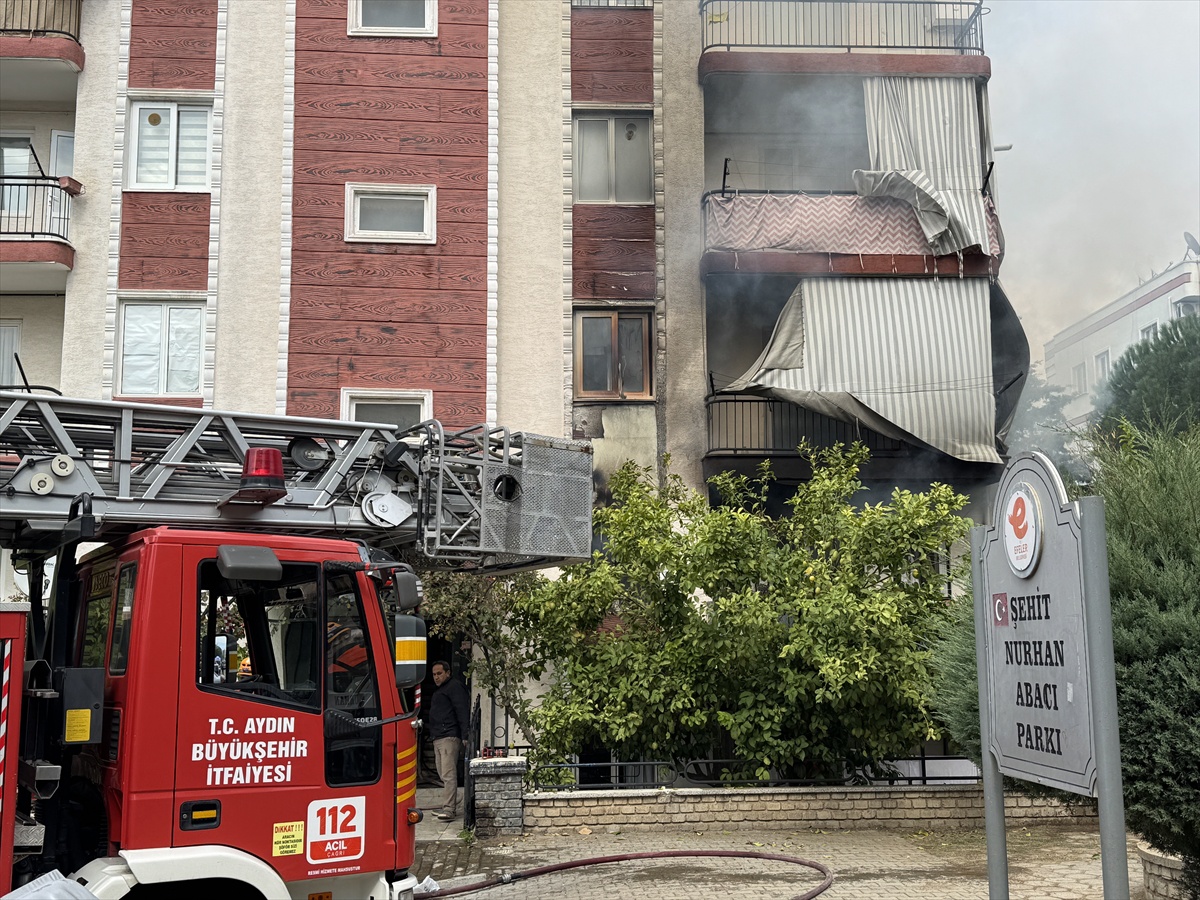 Aydın Efeler'de 4 katlı evde çıkan yangın söndürüldü, ev sahibi dumandan etkilendi