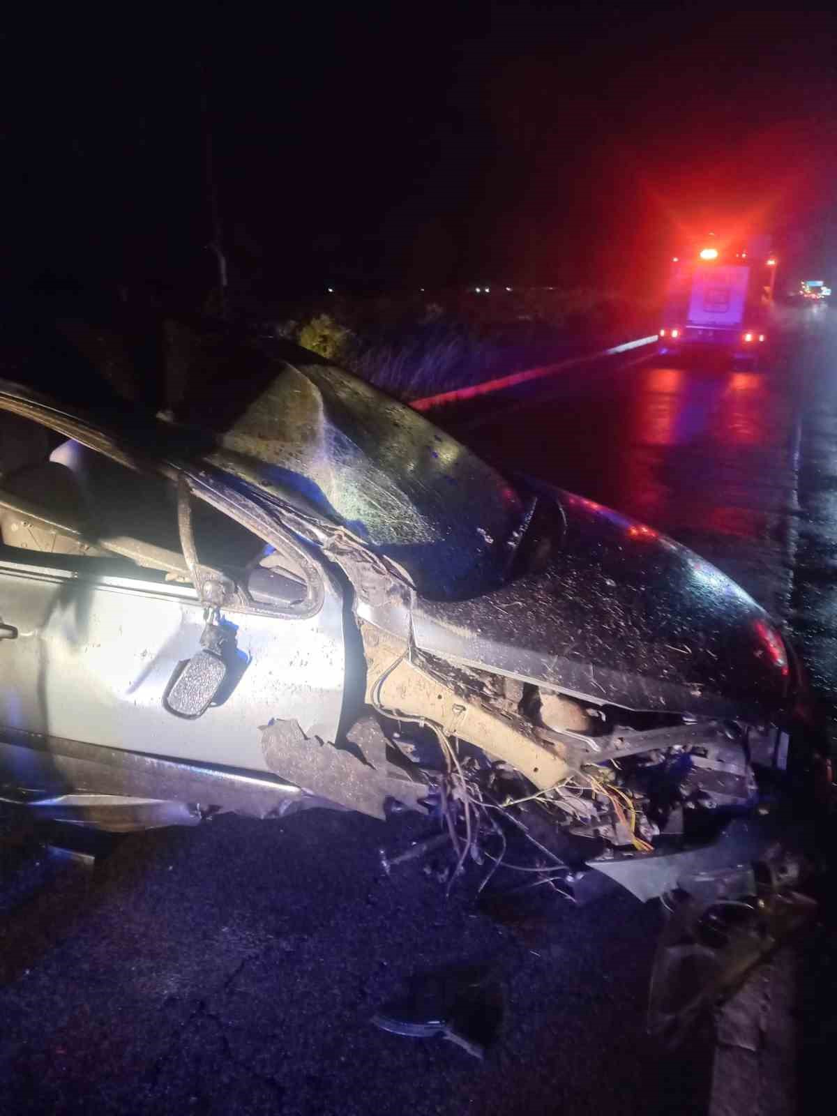 Balıkesir Ayvalık'ta İzmir-Çanakkale kara yolunda tek taraflı kazada 1 kişi yaralandı