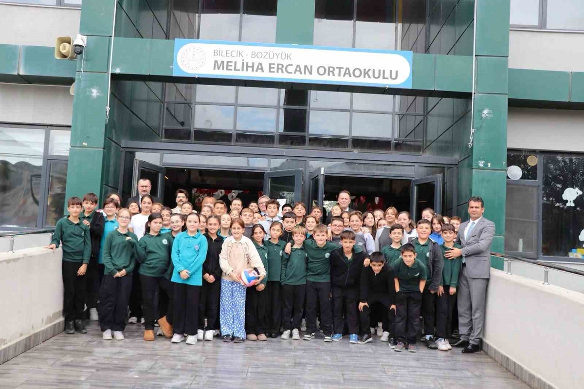 Bilecik Bozüyük'te Kaymakam Helvacı, iki okulda eğitim çalışmalarını inceledi