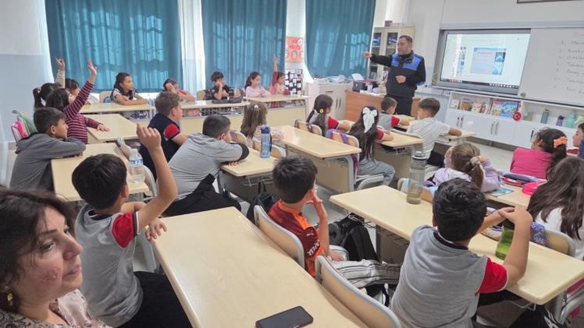 Bilecik'te polis, Ertuğrulgazi İlkokulunda 26 öğrenciye güvenlik eğitimi verdi