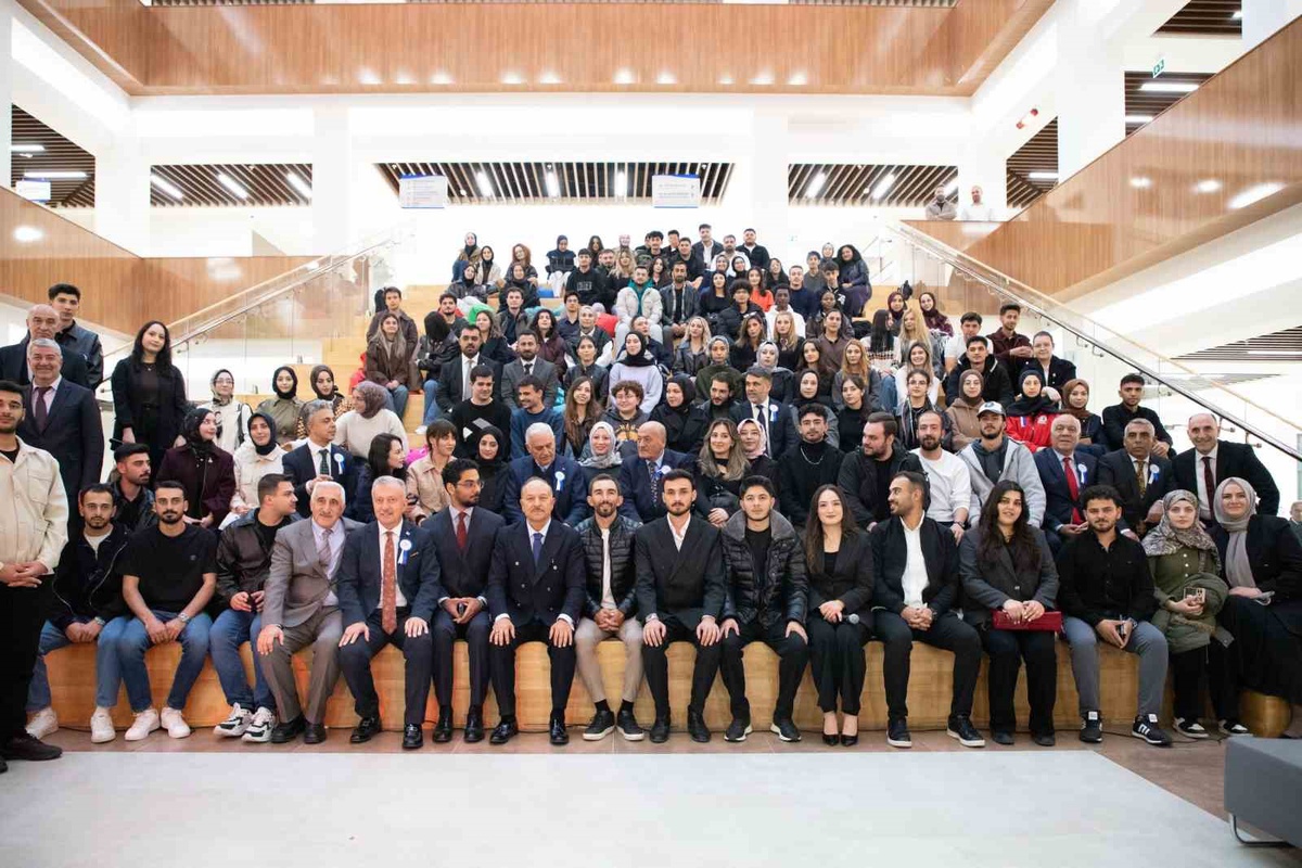 Binali Yıldırım, EBYÜ’ye 4 elektrikli otobüs kazandırılacağını bildirdi